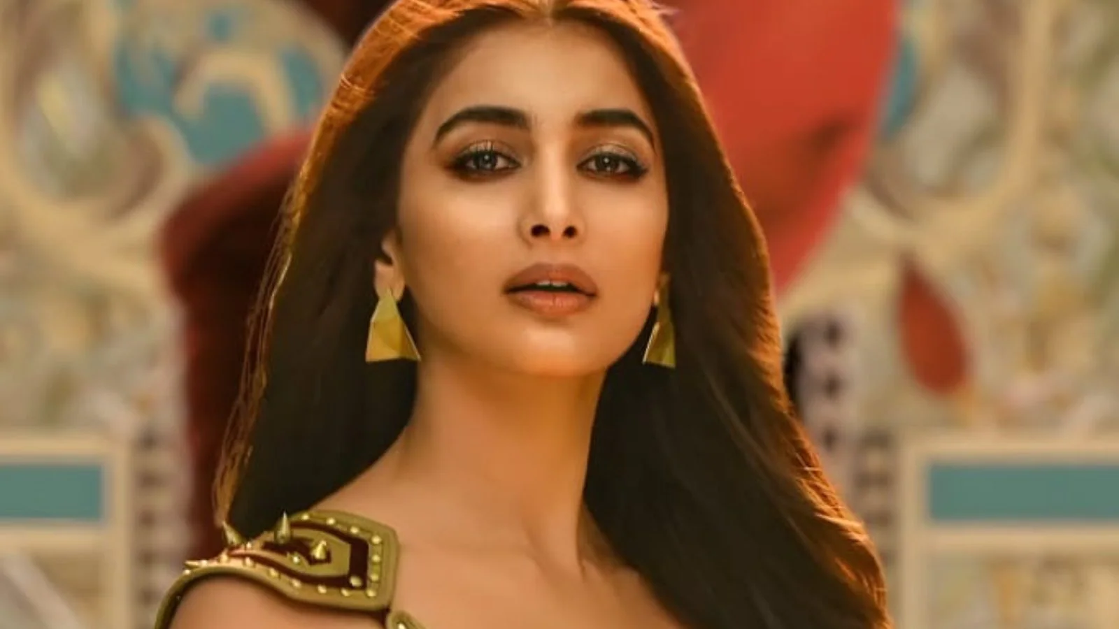 Pooja Hegde’s Arabic Look in Beast Song Stuns Fans as She Matches Steps with Thalapathy Vijay